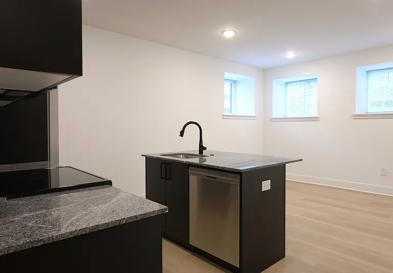 1901 E Willard St #103 — Photo 3