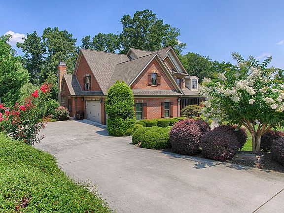 2nd image of 737 Brochardt Blvd