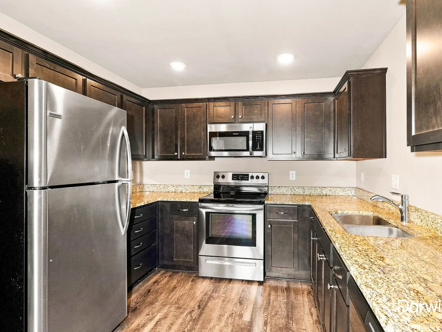 3 bed, 2.0 bath, 1253 sqft, $1,785 — Photo 3
