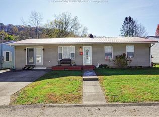190 Monterey Dr, Saint Albans, WV 25177