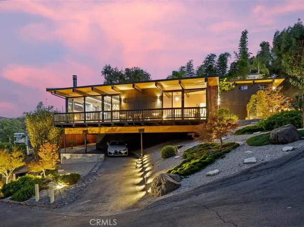 21090 Rios St, Woodland Hills, CA 91364