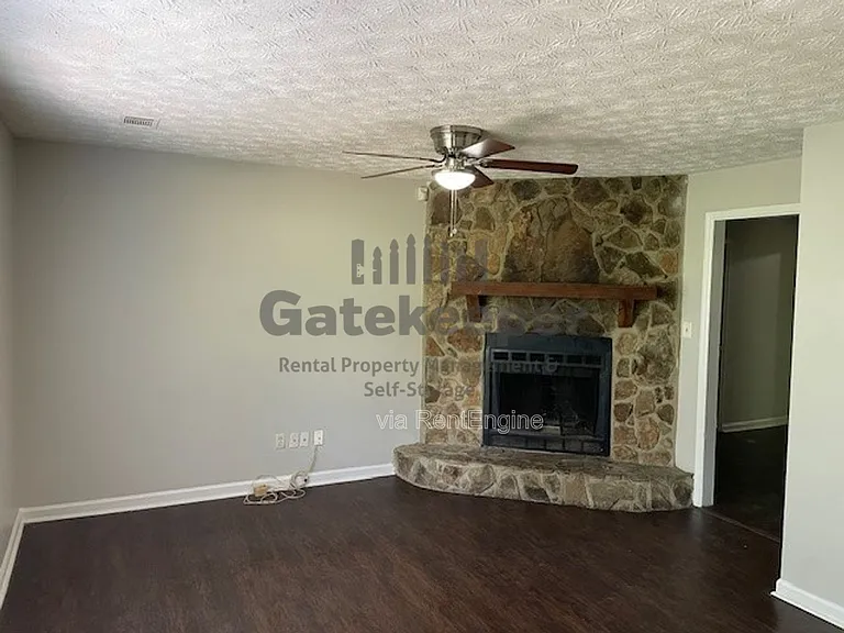 2871 Old South Dr — Photo 2