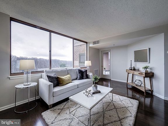 5th image of 10101 Grosvenor Pl APT 1204