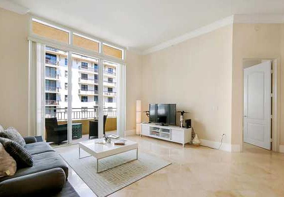 Home For Sale In Palmetto Place