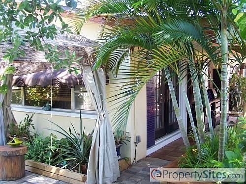 4th image of 2590 Tropical Shores Dr SE