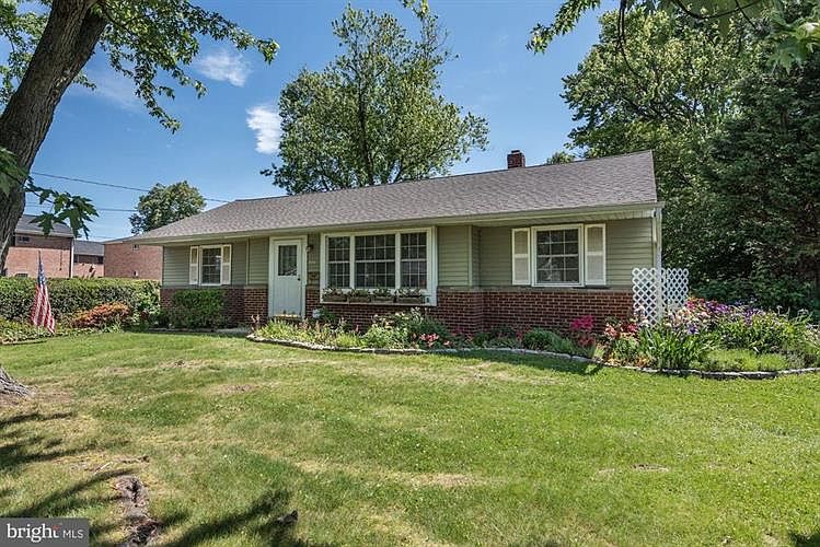 1st image of 406 Oak Dr