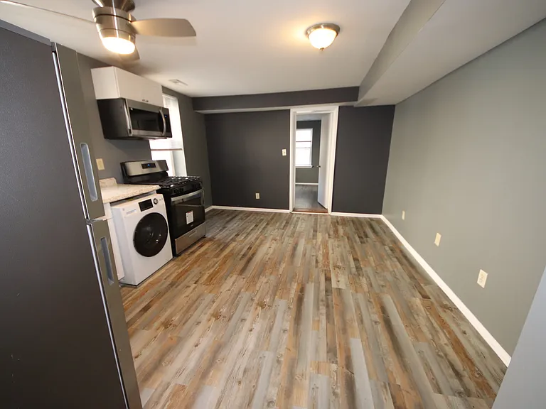 17 E Centre St #4 — Photo 2