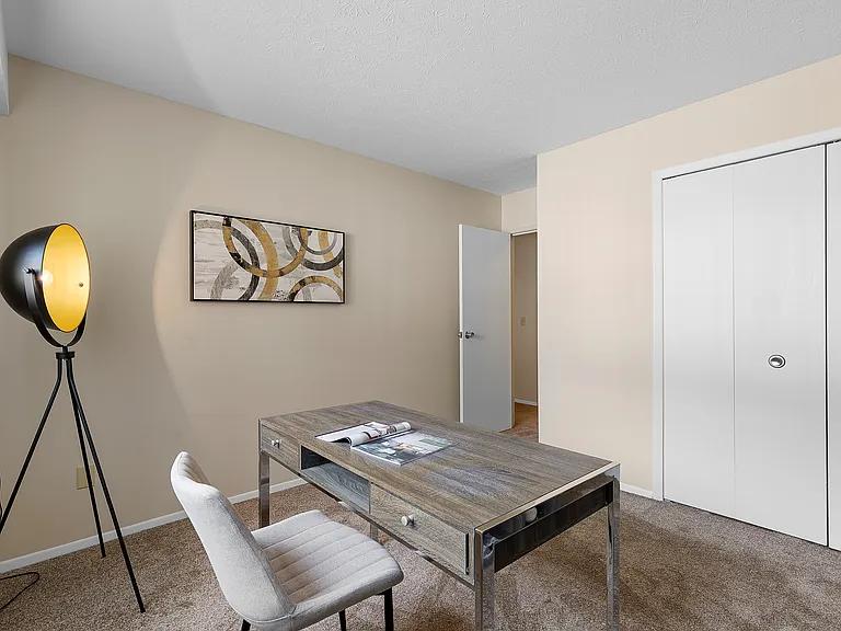 Foxmoor Apartments — Photo 1