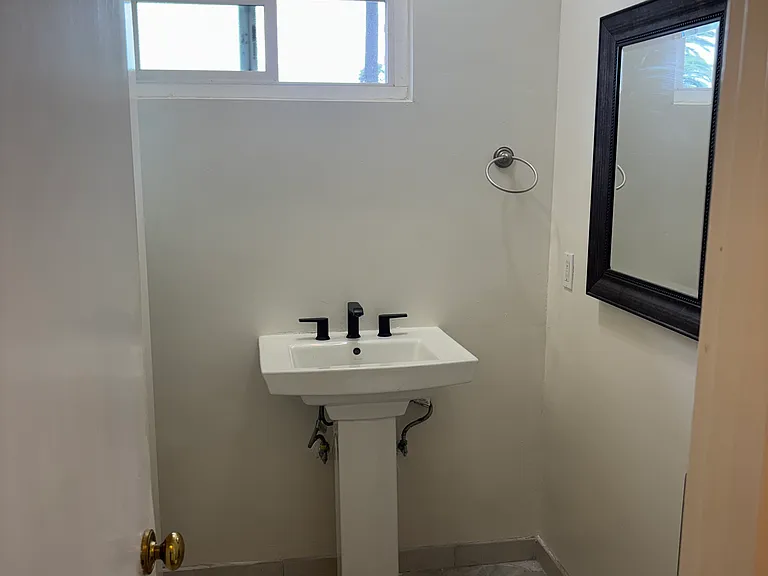 915 Ocean Ave #102 — Photo 4