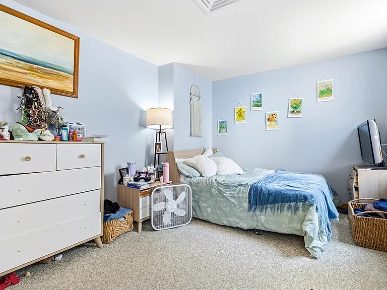 419 E 3rd St #1 — Photo 7