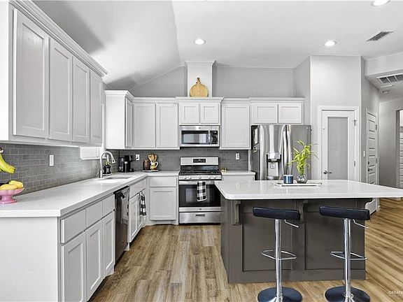 4th image of 403 S Viento Dorado St