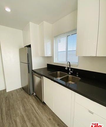 5th image of 2343 Fox Hills Dr