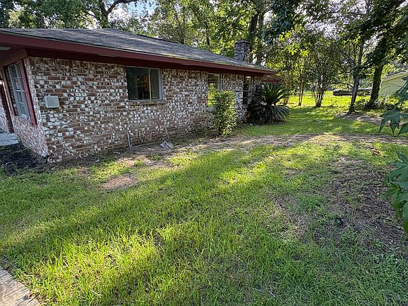 3rd image of 214 Pinewood Dr