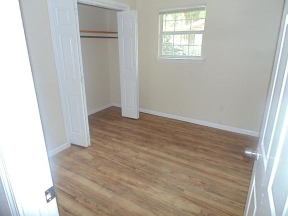 4th image of 2247 Toledo St