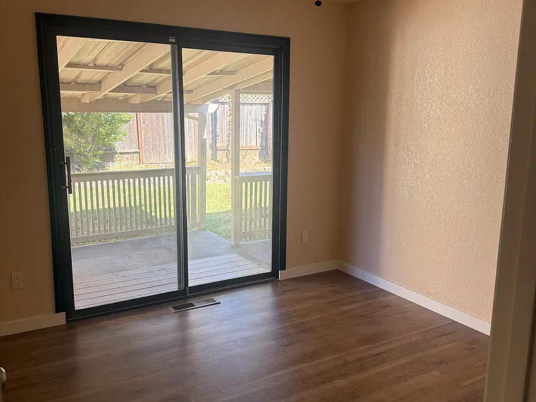 1315 Gillpepper Ln — Photo 7