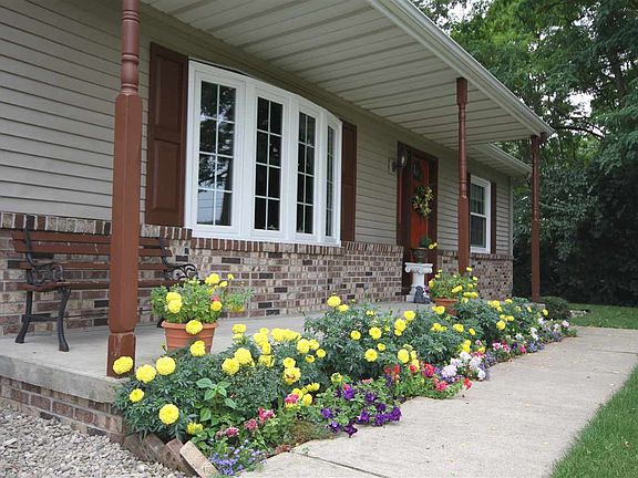 2nd image of 115 Claremont Cir