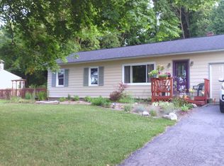 200 Locksley Rd, Syracuse, NY 13224