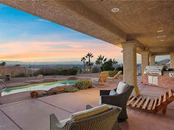1046 Chanterelle Dr, Henderson, NV 89011