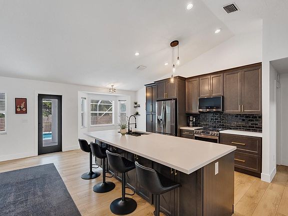 5th image of 409 Bywood Avenue
