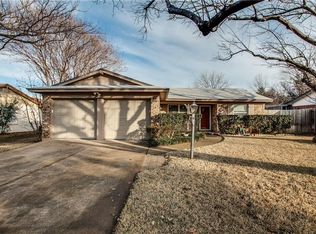 2213 Clover Park Dr, Arlington, TX 76013