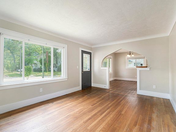 5th image of 1831 Newark Ave SE