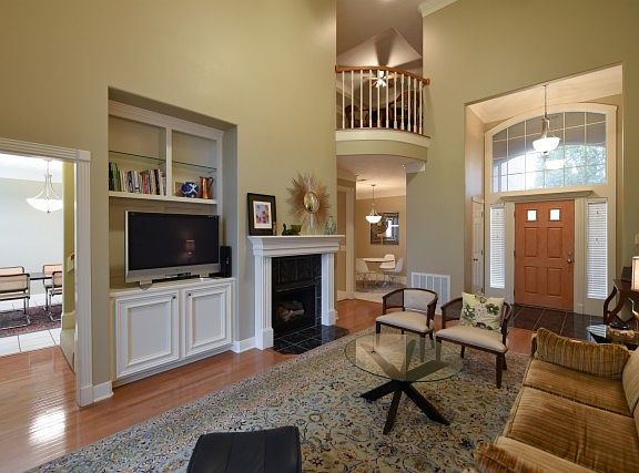 5th image of 313 Chimney Hill Dr