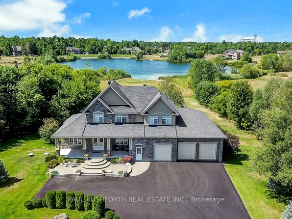 365 W Lake Cir, Ottawa, ON K0A 1L0