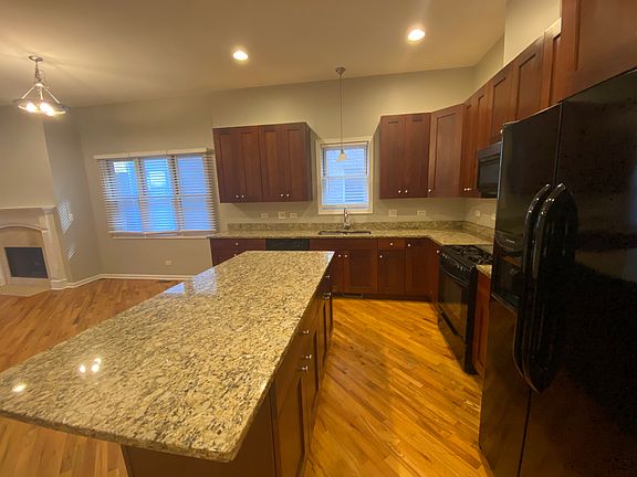 5th image of 1528 W Greenleaf Ave #2R