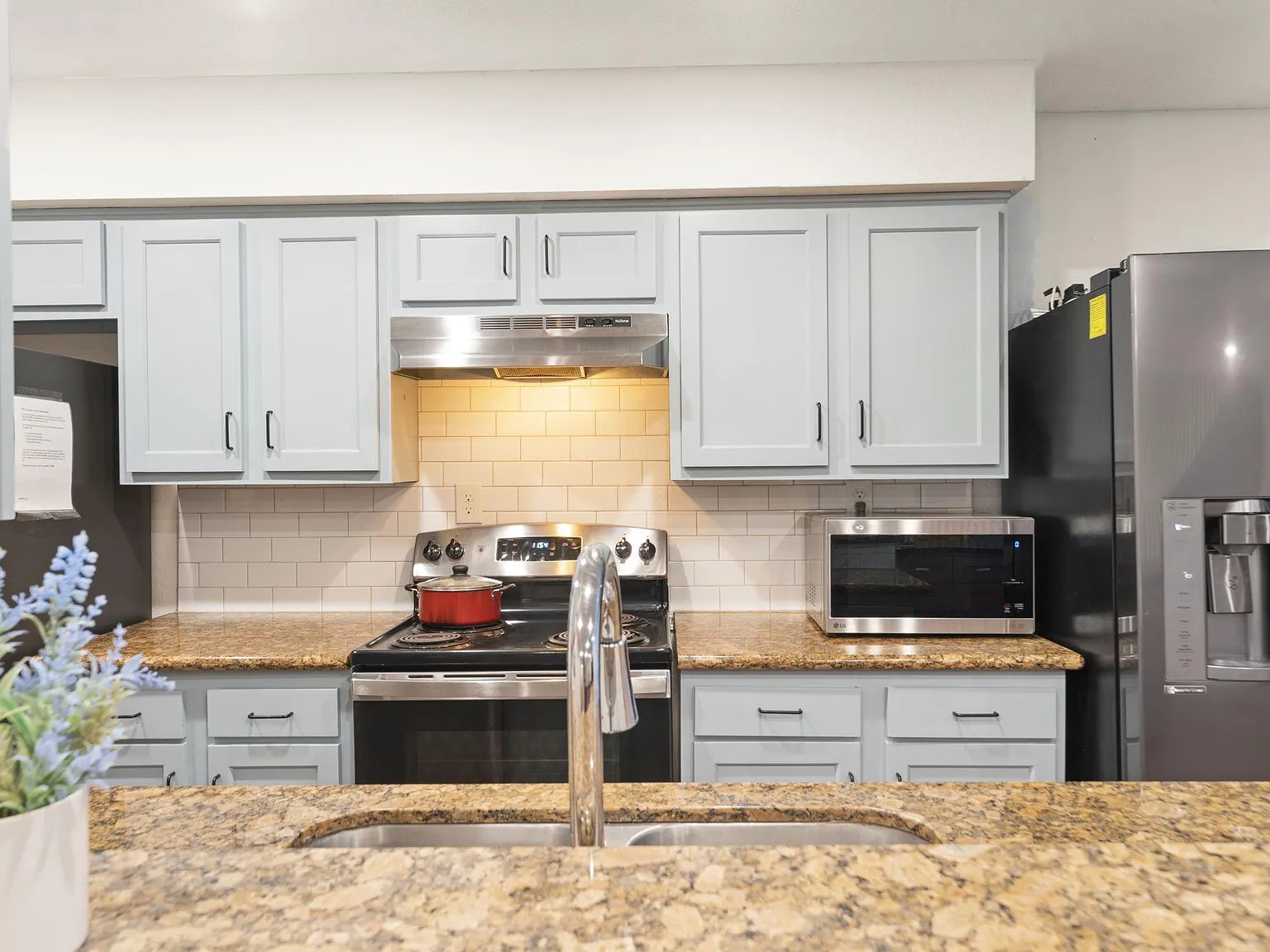 4 bed, 4.0 bath, 2286 sqft, $901 — Photo 3