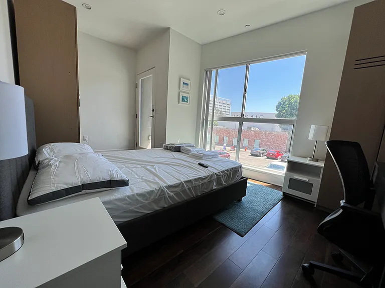 1735 N La Brea Ave #404 — Photo 13