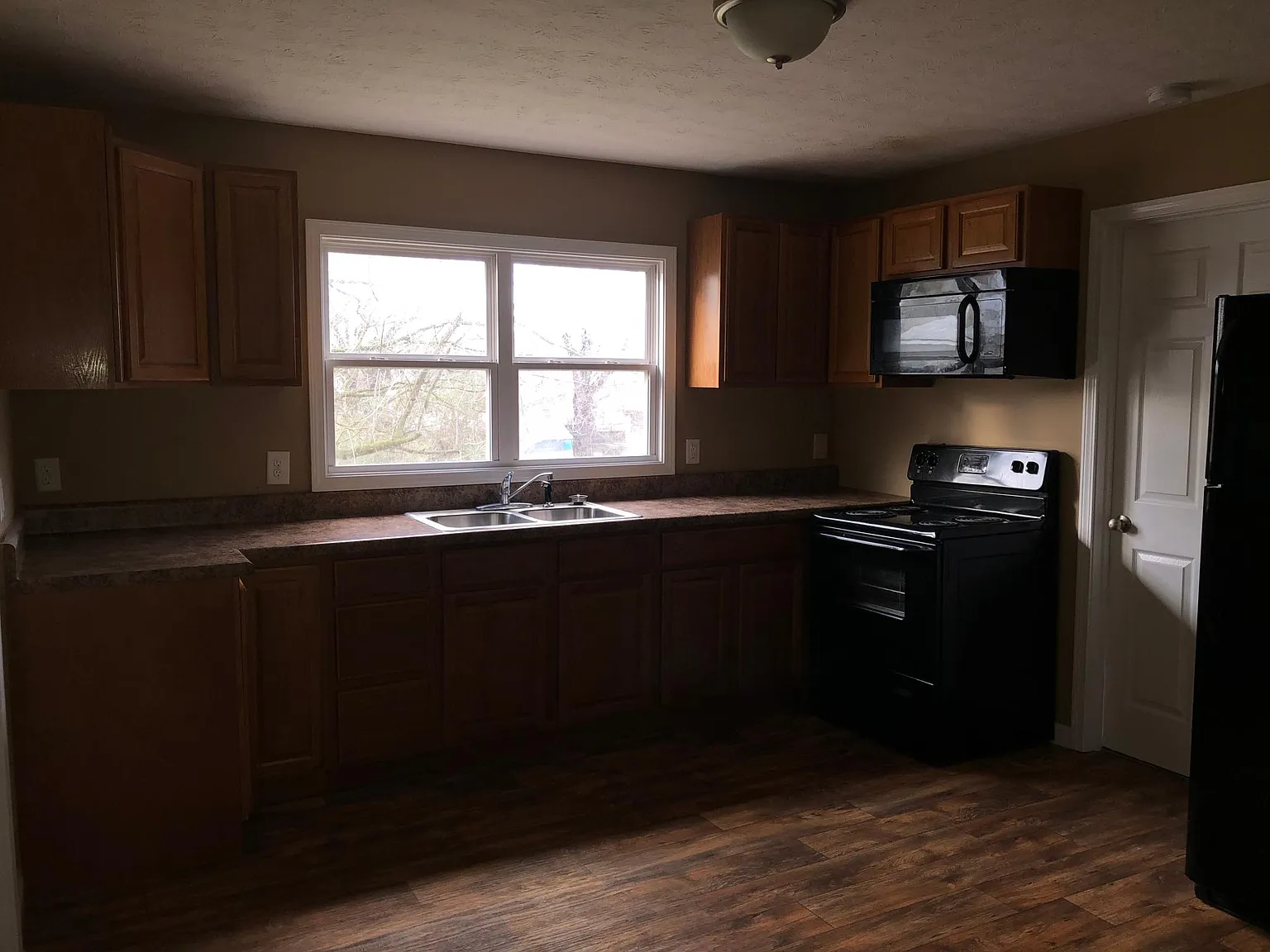 2213 Rose St — Photo 2