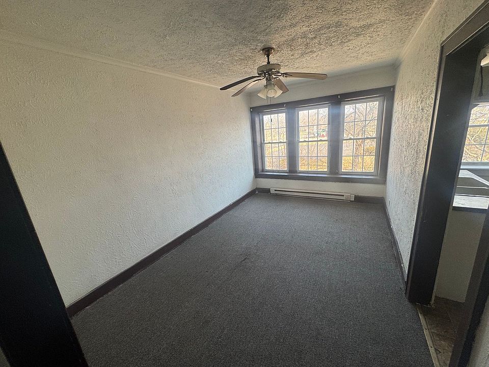 1st image of 2112-2118 N Linn St #12