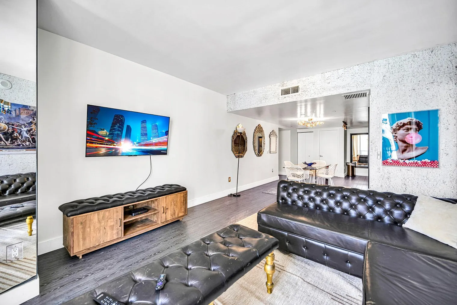 1 bed, 1.0 bath, 871 sqft, $4,245 — Photo 2