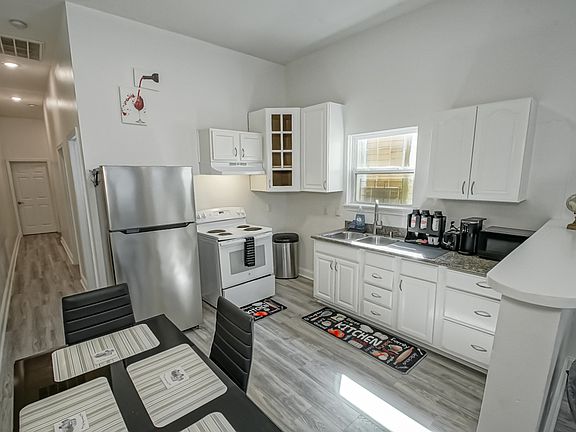 5th image of 1509 Louisa St