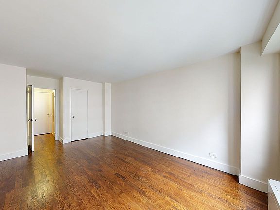5th image of 220 E 63rd St APT 5g