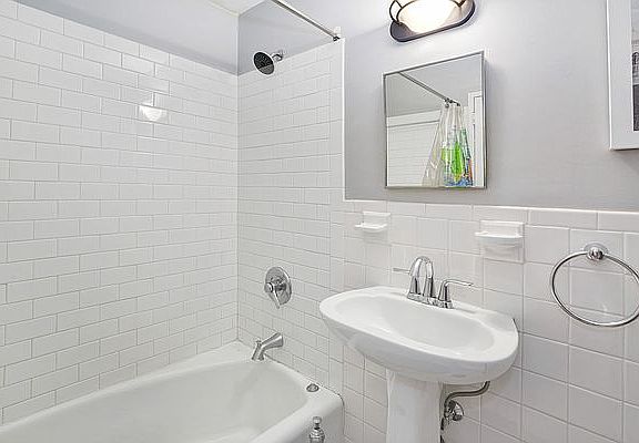5th image of 200 E 28th St APT 3H