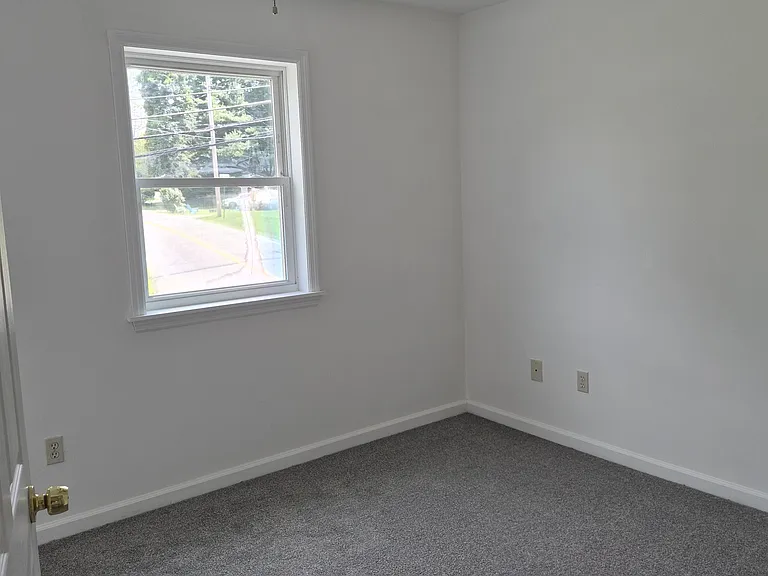 49 Maple Ave — Photo 8