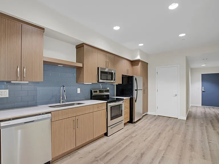 Ellie Jean Apartments — Photo 31