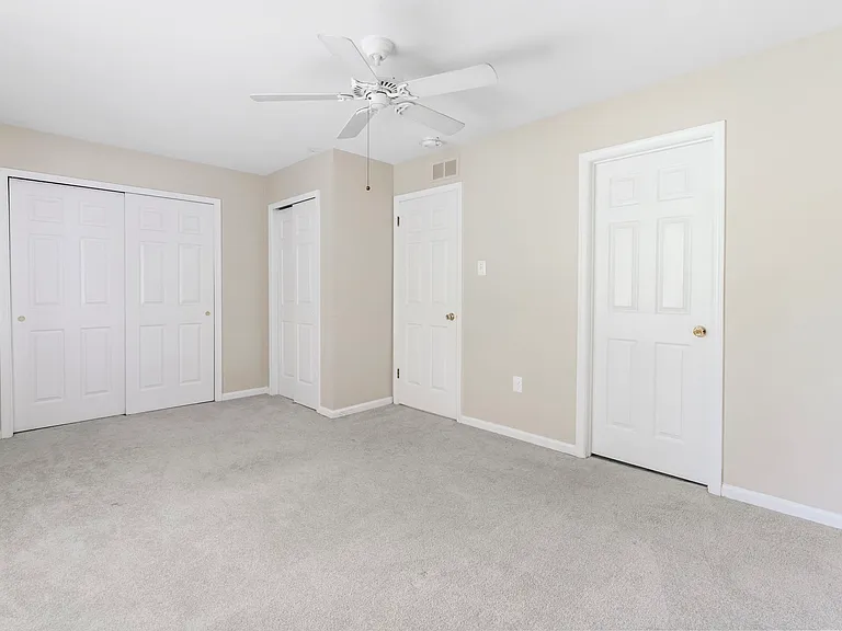 105 Knollwood Ct — Photo 17