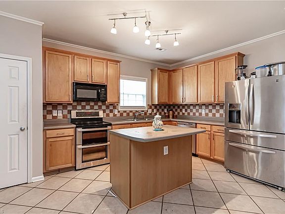 3rd image of 4107 Pepperbush Dr