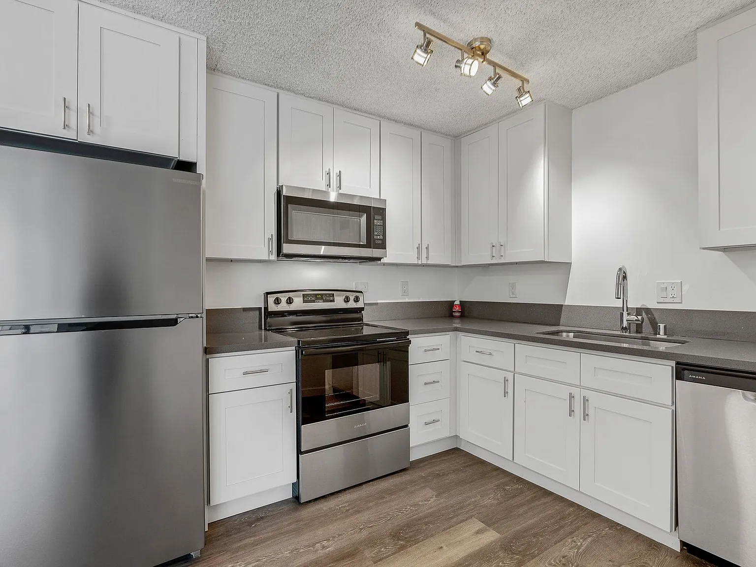 THE COLONY AT DRONFIELD (Mountain View Manor) — Photo 4