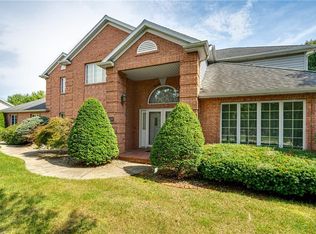 635 Fox Lake Dr, Charleston, IL