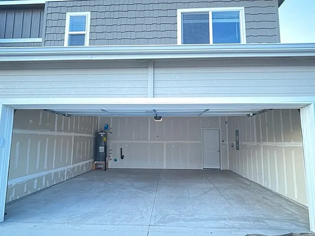3 bed, 2.5 bath, 1360 sqft, $1,900 — Photo 2