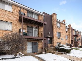 832 W College Blvd APT 102, Addison, IL 60101