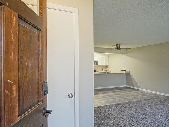 4th image of 914 Carriage Way