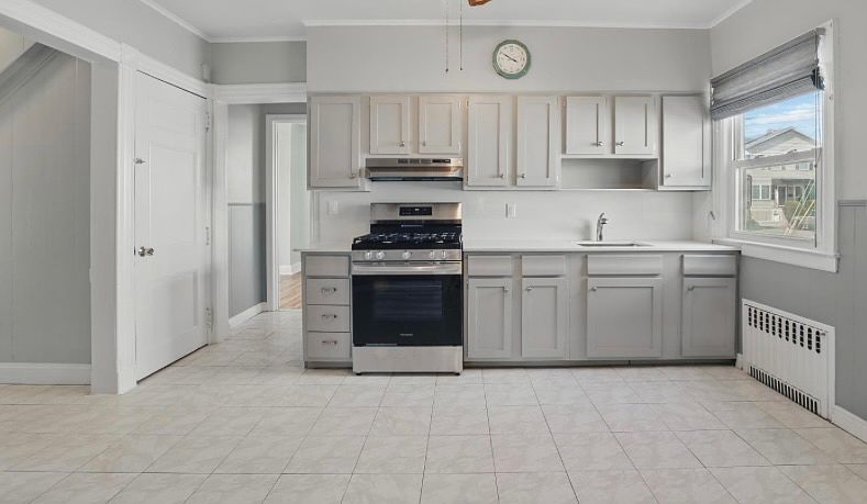 1st image of 303 Jefferson Ave Floor 1