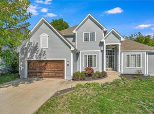 1129 SW Crossing Dr, Lees Summit, MO 64081