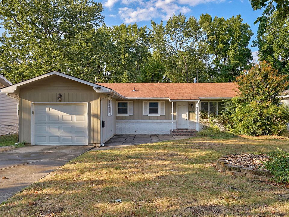 1st image of 1533 E Broadmoor Street