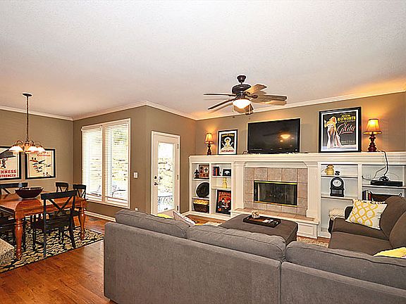 OPEN FLOOR PLAN TO KITCHEN