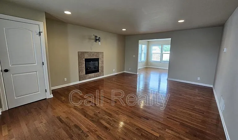 7813 S Parway Ln — Photo 2